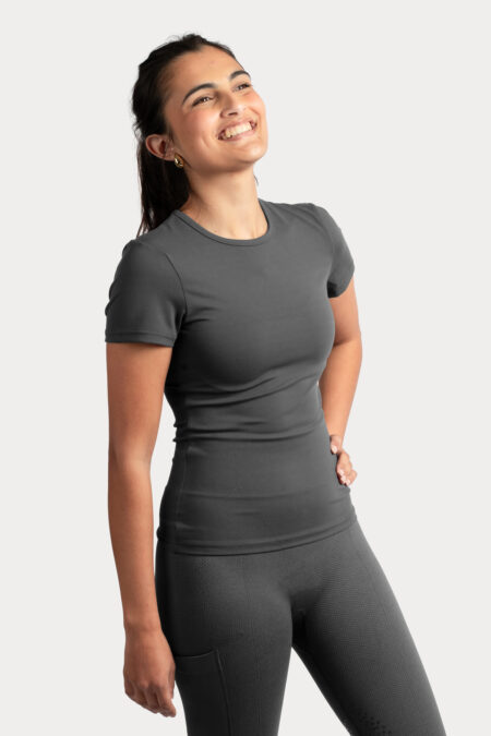 Camiseta supersuave Amiko para mujer, gris oscuro