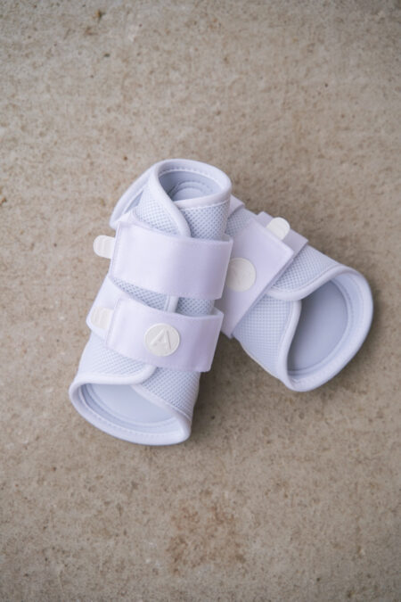 Amiko Borstellaarzen, Wit