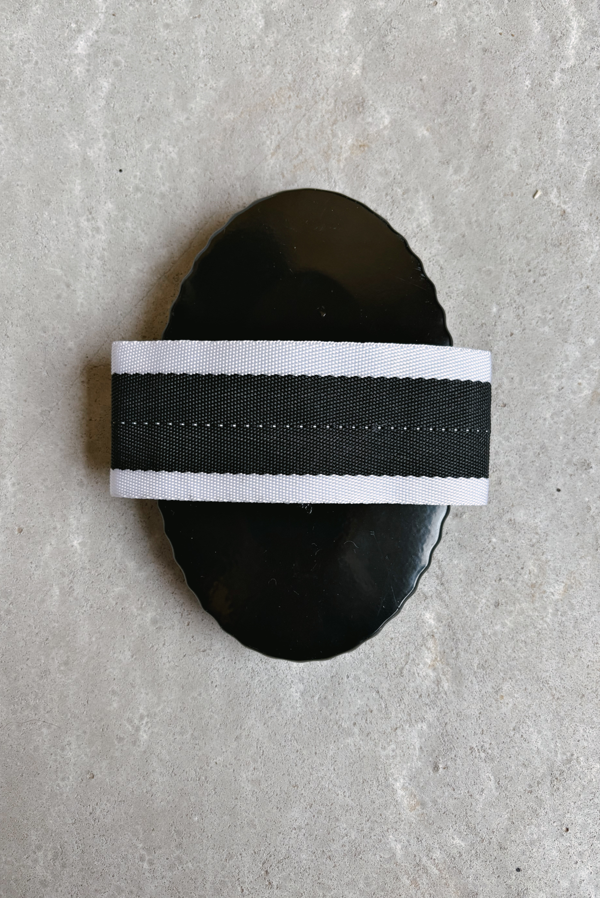 Amiko Metal Curry Comb, Black