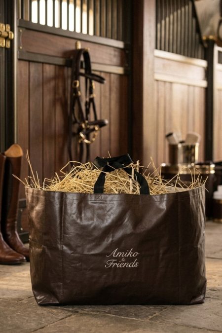 Amiko hooitas, donkerbruin